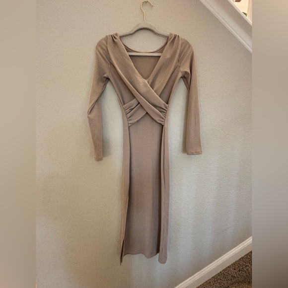 ASTR cross back long sleeve ribbed dress - Picture 5 of 7